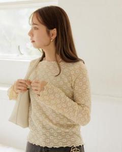 美品 フラワージャガード メロートップス 前後2way プルオーバーのサムネイル