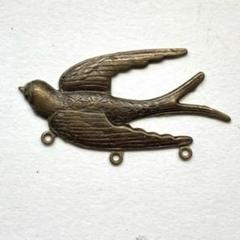 D8ツバメチャーム　メタルパーツ　燕　小鳥　金属パーツ　金古美アクセサリーパーツのサムネイル