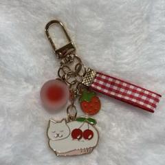 猫 キーホルダー 苺 さくらんぼ 赤 レッド チェック いちご ストラップ
