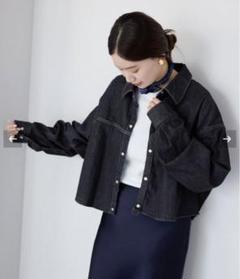 IENA【KURO/クロ】別注 クロップドデニムシャツ KURO/クロ】別注 クロップドデニムシャツ（シャツ／ブラウス