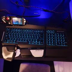 Mad Catz S.T.R.I.K.E.7 ゲーミングキーボード