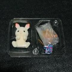 ラオス産 ショコラウサギの赤ちゃんとミニテーブル・ハンマー