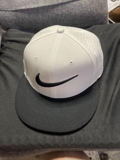 Nike 通気性 メッシュキャップ ホワイト/ブラック フラットCAP 新品未使 Nike 通気性 メッシュキャップ ホワイト/ブラック フラットCAP