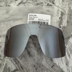 新品OakleyオークリーSutro Lite Silver Titaniumのサムネイル