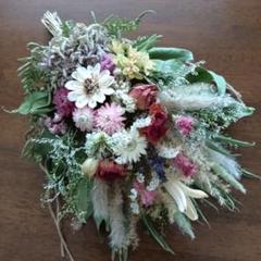 ユーカリと薔薇、ソラフラワーとピンクの花ばなのスワッグ　36cm［557]