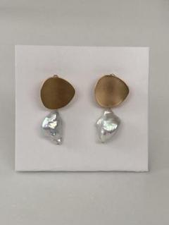 【新品未使用】バロックパールとゴールドピアス