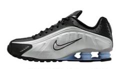 NIKE W SHOX R4 BLK/M SILV 国内発送 NIKE SHOX R4 BLACK/METALLIC SILVER-TEAM RED（ナイキ