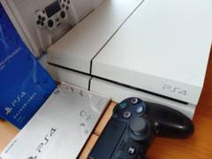 SONY PS4 白 500GB CUH-1200A コントローラーは黒です。