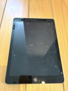 iPad 32GB 第6世代 ジャンク品（液晶割れ） 本体のみ ケース付き
