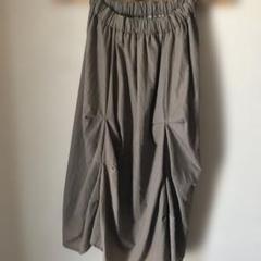 【美品】個性派デザイン　タック入りスカート