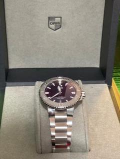 Oris Aquis Date 41.5mm Cherry Red
