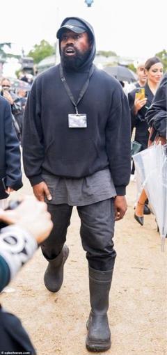 Balenciaga Crocs カニエウェスト Kanye West Can't Stop Wearing His Balenciaga Crocs | GQ