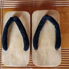 伝統的な木製下駄 黒