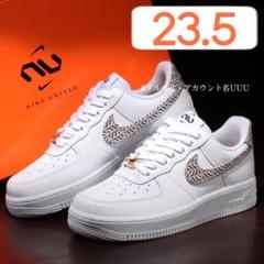 【新品23.5cm】NIKE W エアフォース１ホワイト/モノグラム/ゴールド
