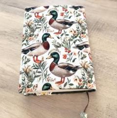 ブックカバー ハンドメイド 鳥モチーフ アヒル カモ 自然 文庫本カバー