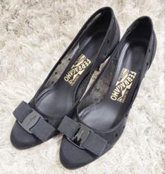 極美品❤️Ferragamo 22.5cm/5B ヴァラ アーモンドトゥ 黒系 極美品❤️Ferragamo 22.5cm/5B ヴァラ アーモンドトゥ 黒系