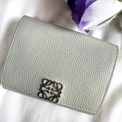美品✨ロエベ 三つ折り財布 トライフォールド アナグラム くすみグリーン レザー