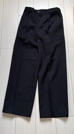 GU 黒 ブラック スラックス シンプル パンツ センタープレス XSサイズ