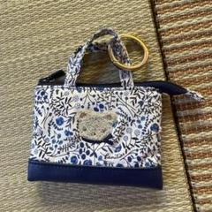 【新品.タグ付き.未開封】♡ファミリア♡ミニデニムバッグ　リバティ柄　ブルー♡ familiar - ファミリア ミニデニムバッグ チャーム 青系 NB ミニ