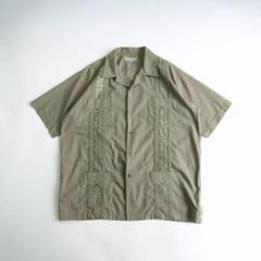 刺繍デザイン　半袖開襟キューバシャツ　カーキ　L ボックスシルエット　古着