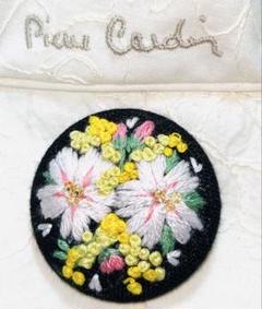 立体フランス刺繍　桜とミモザ　ブローチorヘアゴム　直径38㎜　送料無料　新品
