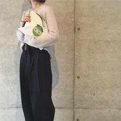 デルヴォー　マグリッド　りんごクラッチ デルヴォー マグリッド りんごクラッチ - メルカリ
