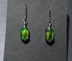 UVレジンハンドメイド 偏光ピアス 黄緑結晶