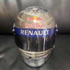 直筆サイン入り　F1レッドブル　ベッテル　1/2ミニヘルメット F1 Red Bull racing Sベッテル1/2ヘルメット直筆サイン入り