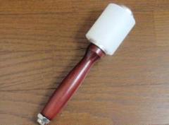 刻印や菱目打ち、穴あけ、金具の取り付けなどの作業ハンマー、レザークラフト工具