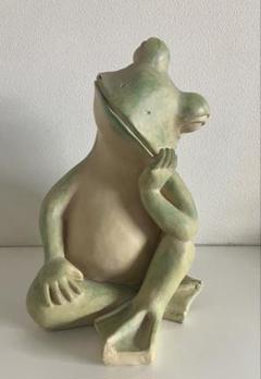 カエル 置物 樹脂製　かんがえる