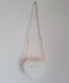 m♡petit by misakoハート型フェイクファーショルダーバッグ