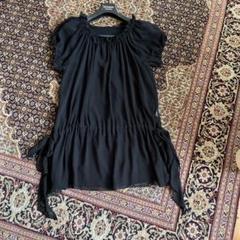美品　黒のフリル付きオフショルダーチュニック 半袖