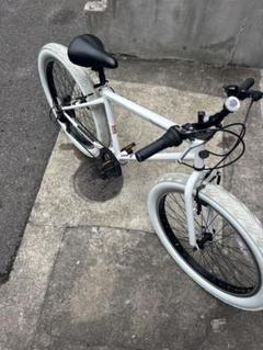 おしゃれな自転車　白　太いタイヤ　極太　綺麗　ホワイト おしゃれな自転車白太いタイヤ極太綺麗ホワイト
