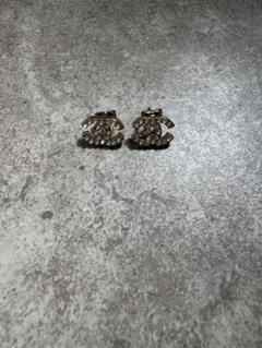 週末限定　シャネル CHANEL ロゴピアス　ゴールドのサムネイル