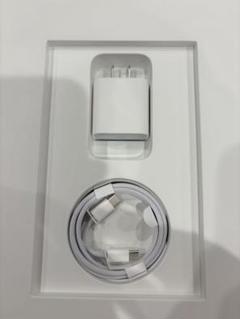 Apple 20W USB-C充電器とUSB-Cケーブル