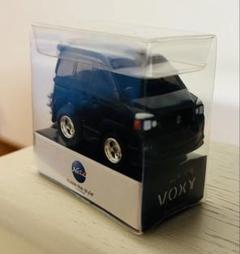 レア　台座付き！VOXY プルバックカー　LED キーチェーン　ミニカー　非売品 トヨタ/VOXY/LEDプルバックミニカーキーホルダー/ダークグレー②