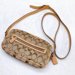 ✨美品✨COACH ショルダーバッグ シグネチャー 斜め掛け クロスボディのサムネイル