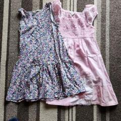 花柄とピンクの半袖ワンピース　2着　H&M　他　130cm、140cm前後