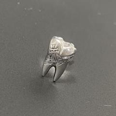 Vivienne Westwood 骨型ピアス(片耳用) Vivienne Westwood ヴィヴィアンウエストウッド ピアス メンズ