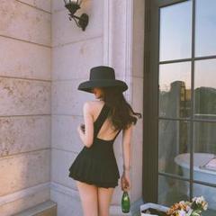 セクシーざっくり背中な水着✨夏のビーチにぴったり！