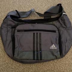 adidas グレー ショルダーバッグ