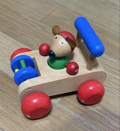 Selecta Spielzeug 木製犬のカーおもちゃ