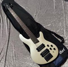 Cort 5弦　エレキベース シルバー 4ピックアップ 24フレット ケース付き Cort 5弦 エレキベース シルバー 4ピックアップ 24フレット