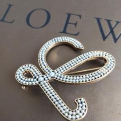 美品 LOEWE ロエベ パール イニシャル ロゴ ブローチ ゴールド