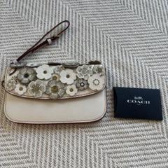 【希少・美品】COACHフラワーモチーフクラッチバッグ 2025年最新】コーチ 花 バッグの人気アイテム - メルカリ