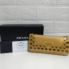 PRADA スタッズ ストーン 長財布 ゴールド - メルカリ