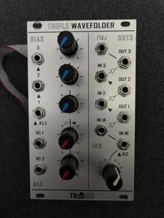 Triple Wave Folder Toppobrillo モジュラーシンセ Toppobrillo Triple Wave Folder - Eurorack Module on ModularGrid