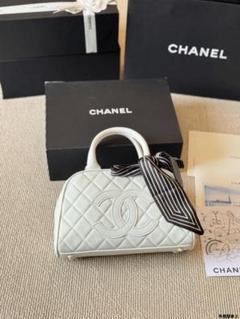 CHANEL ホワイト キルティング バッグ - メルカリ