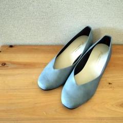 【美品】maRe maRe マーレソフィス Vカット防水 パンプスくすみブルー