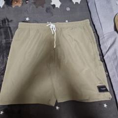 ベージュ ショートパンツ 調整可能な紐付き
